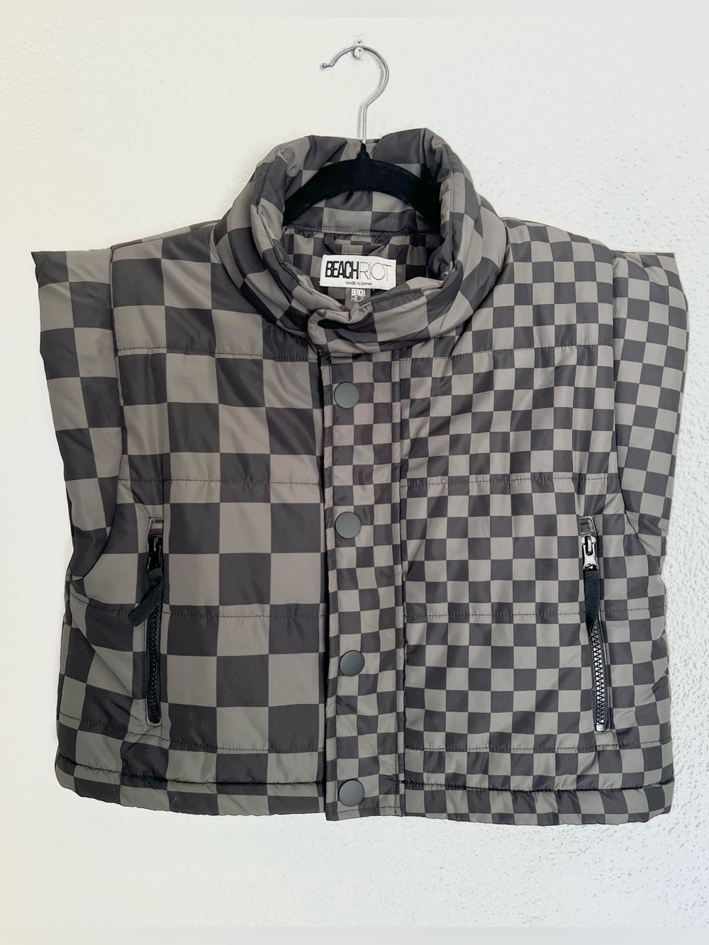 Beach Riot Women’s Puffer Vest Checkered Size Extra Small Black Grey - Picture 2 of 7